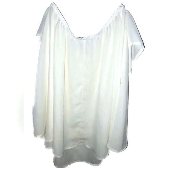 ⭐️NWOT Million bullpup ivory off the shoulder short sleeve top - Picture 4 of 10